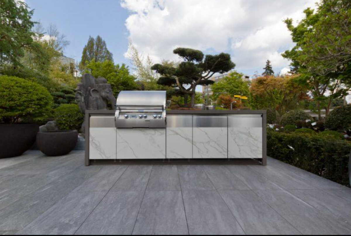 OUTDOOR KITCHENS